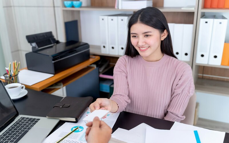 Nhân viên tư vấn trả góp là gì? Mức lương và cơ hội nghề nghiệp